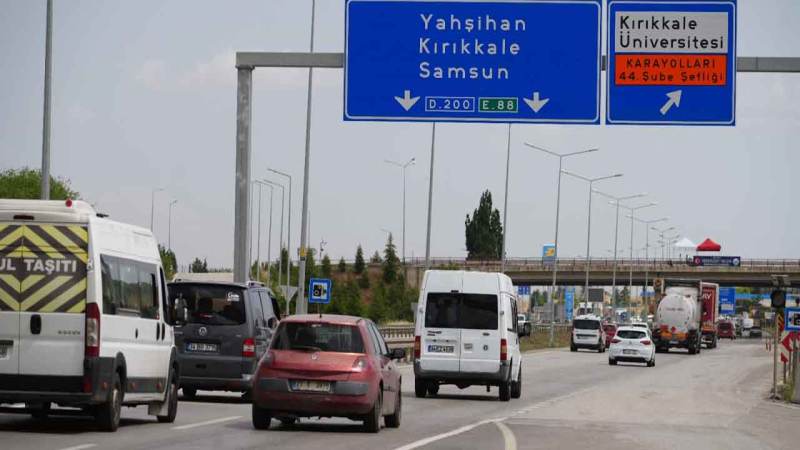 Kavga ettiği amcasını sokak ortasında tabancayla vurdu